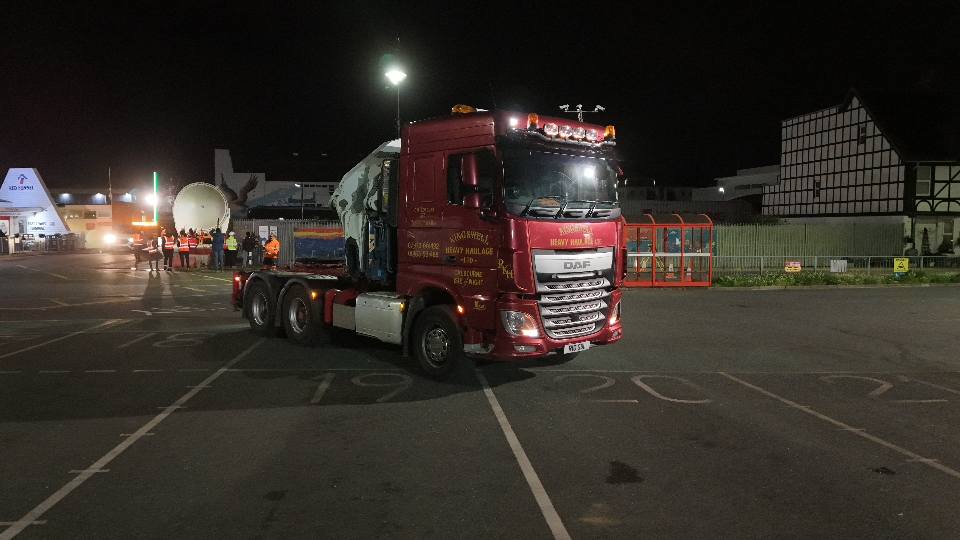 Road Plate Hire 240-tonne heavy lift with SPMTs and steel roadplates 