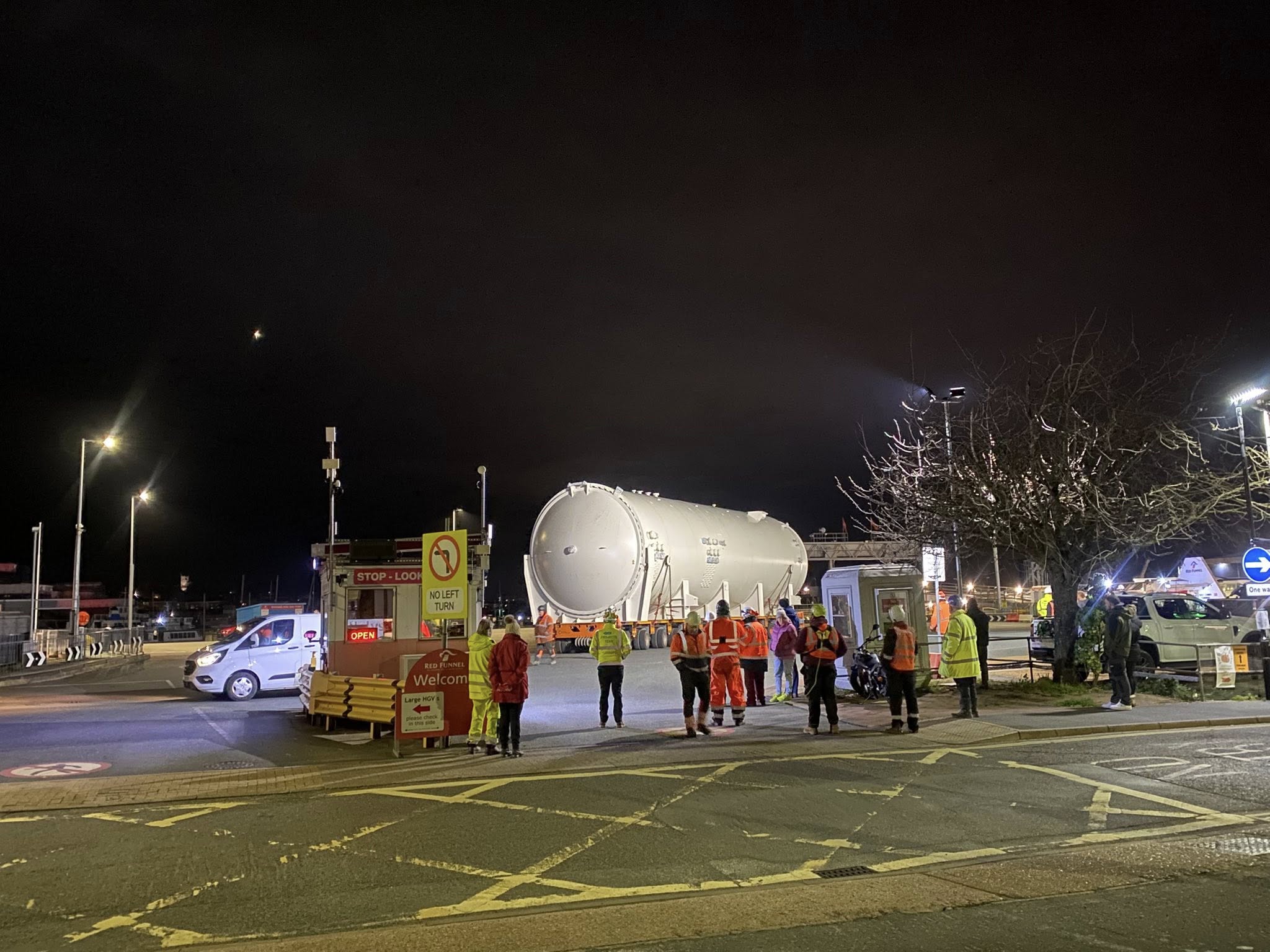 Road Plate Hire 240-tonne heavy lift with SPMTs and steel roadplates 
