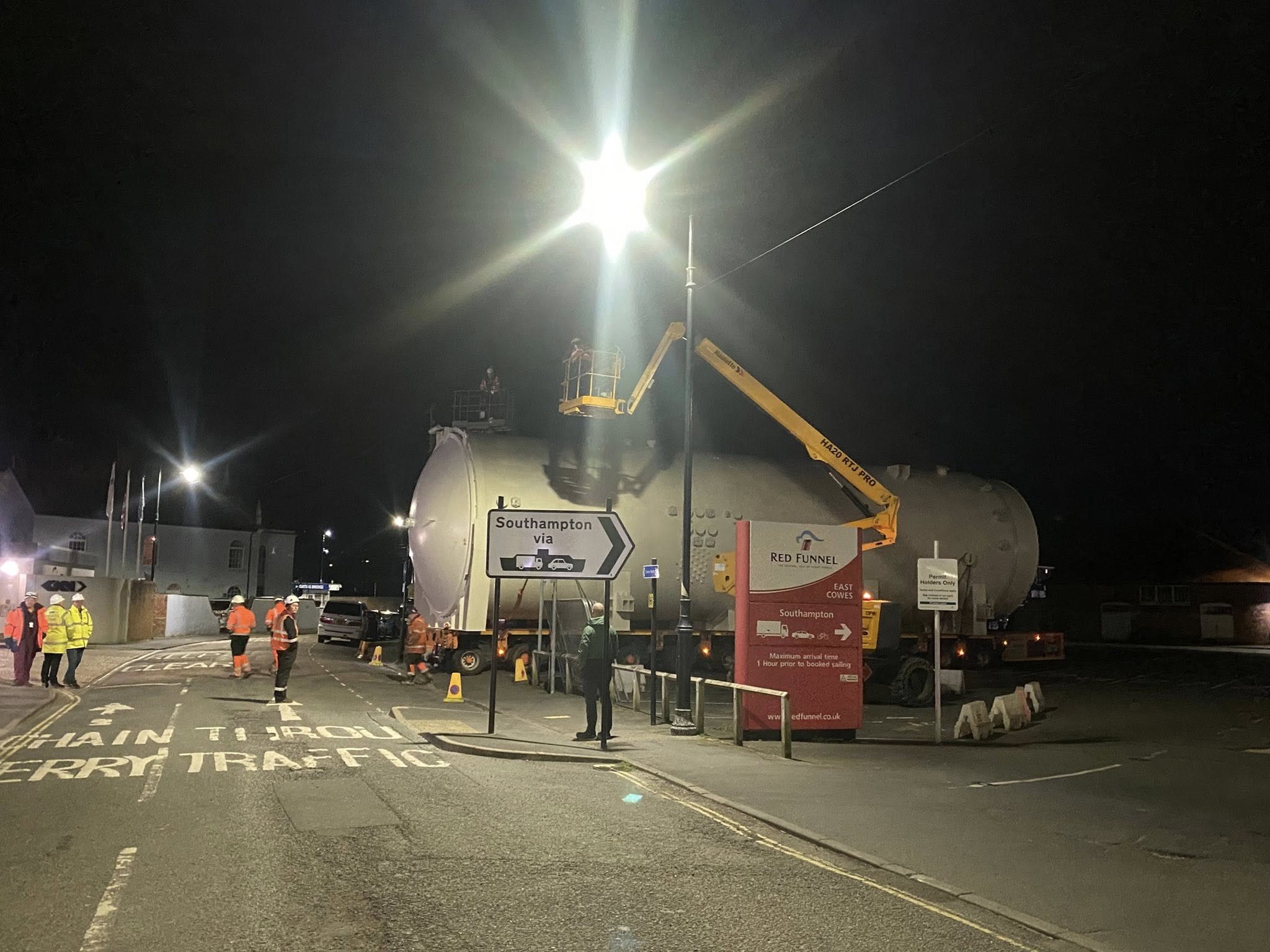 Road Plate Hire 240-tonne heavy lift with SPMTs and steel roadplates 