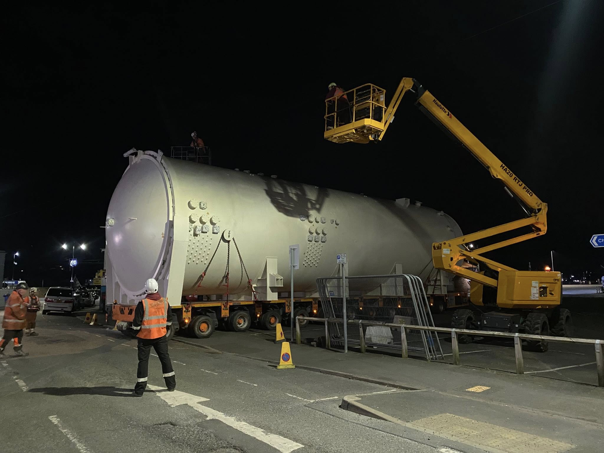 Road Plate Hire 240-tonne heavy lift with SPMTs and steel roadplates 