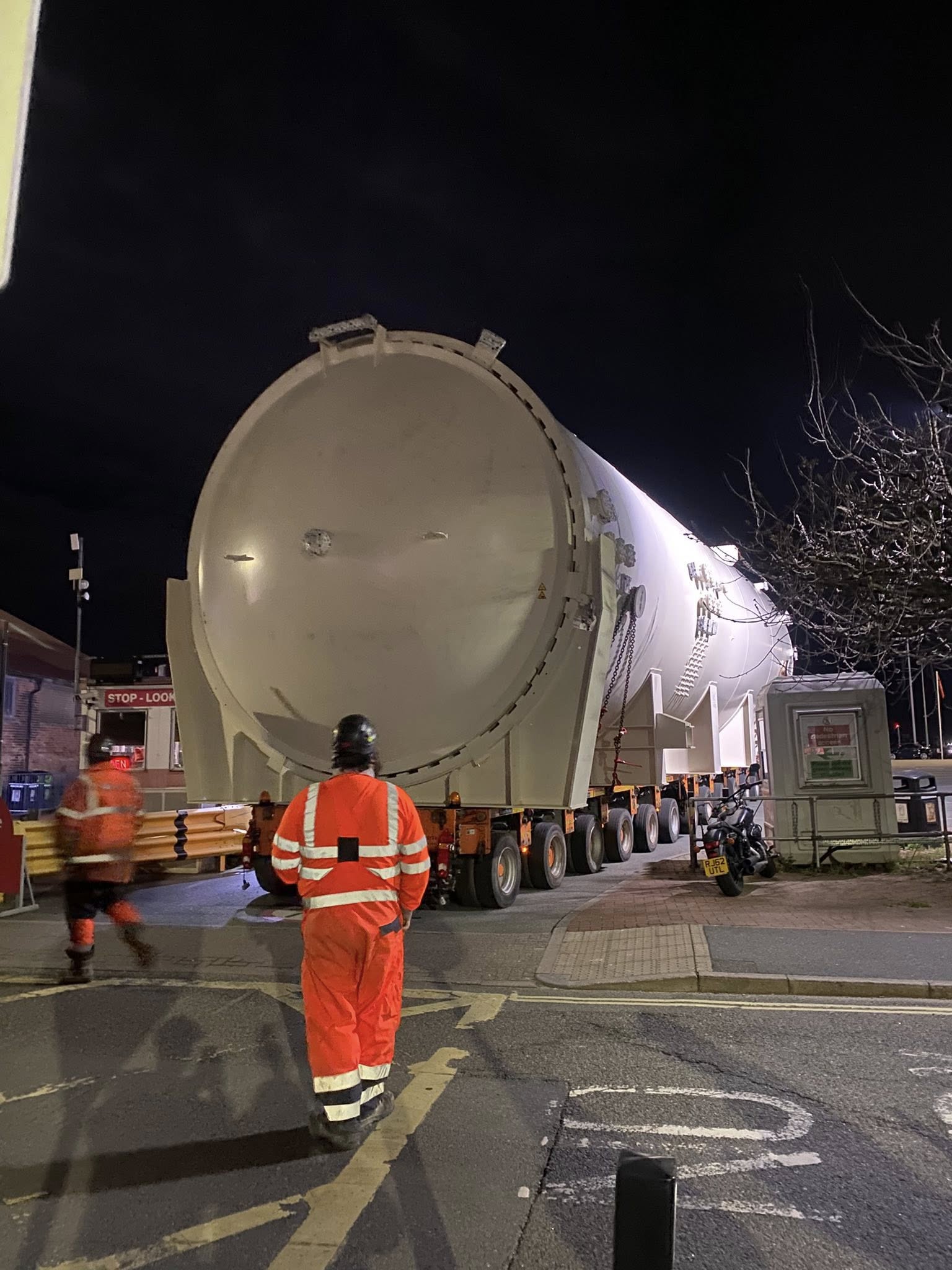 Road Plate Hire 240-tonne heavy lift with SPMTs and steel roadplates 