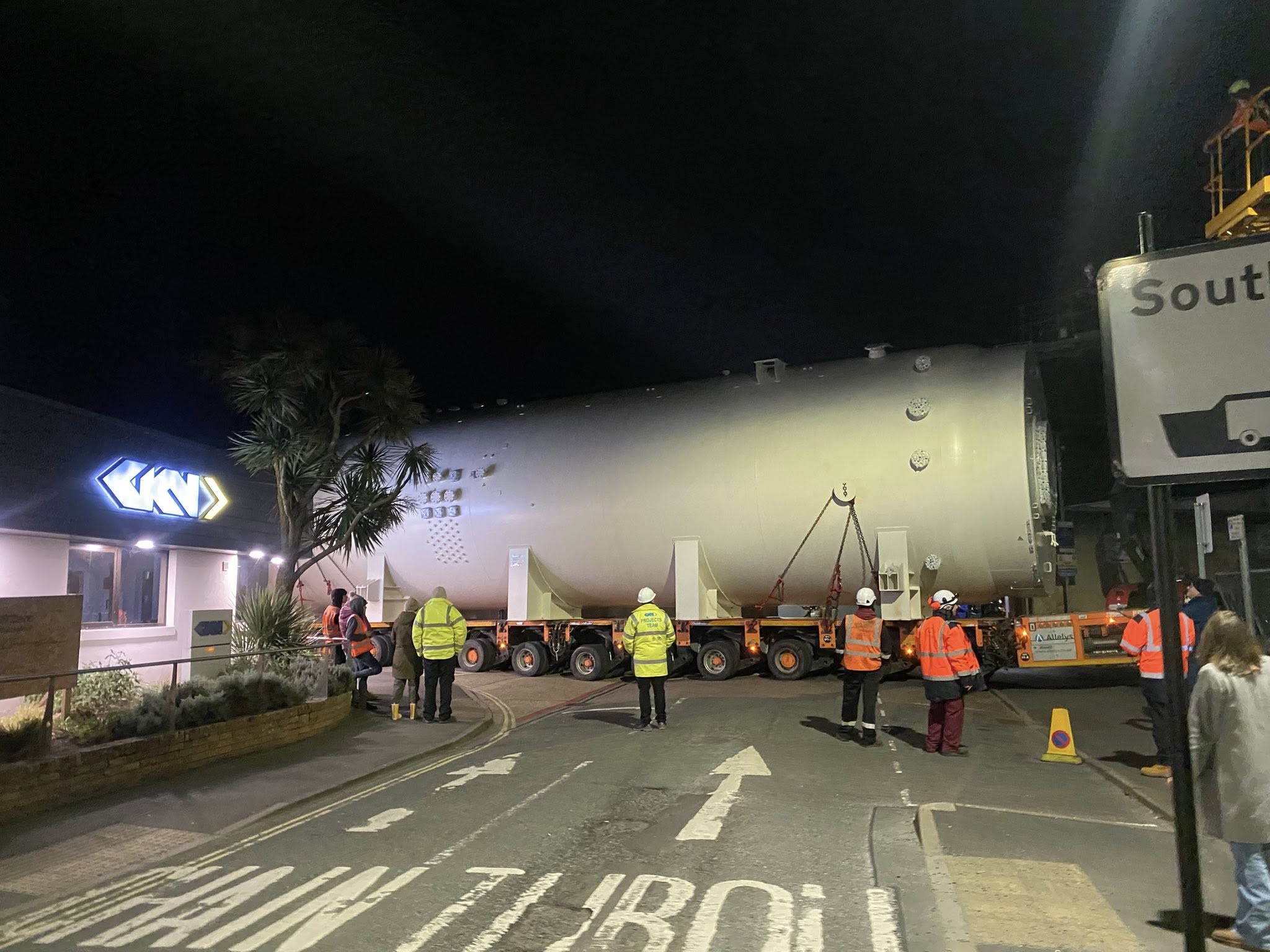Road Plate Hire 240-tonne heavy lift with SPMTs and steel roadplates 