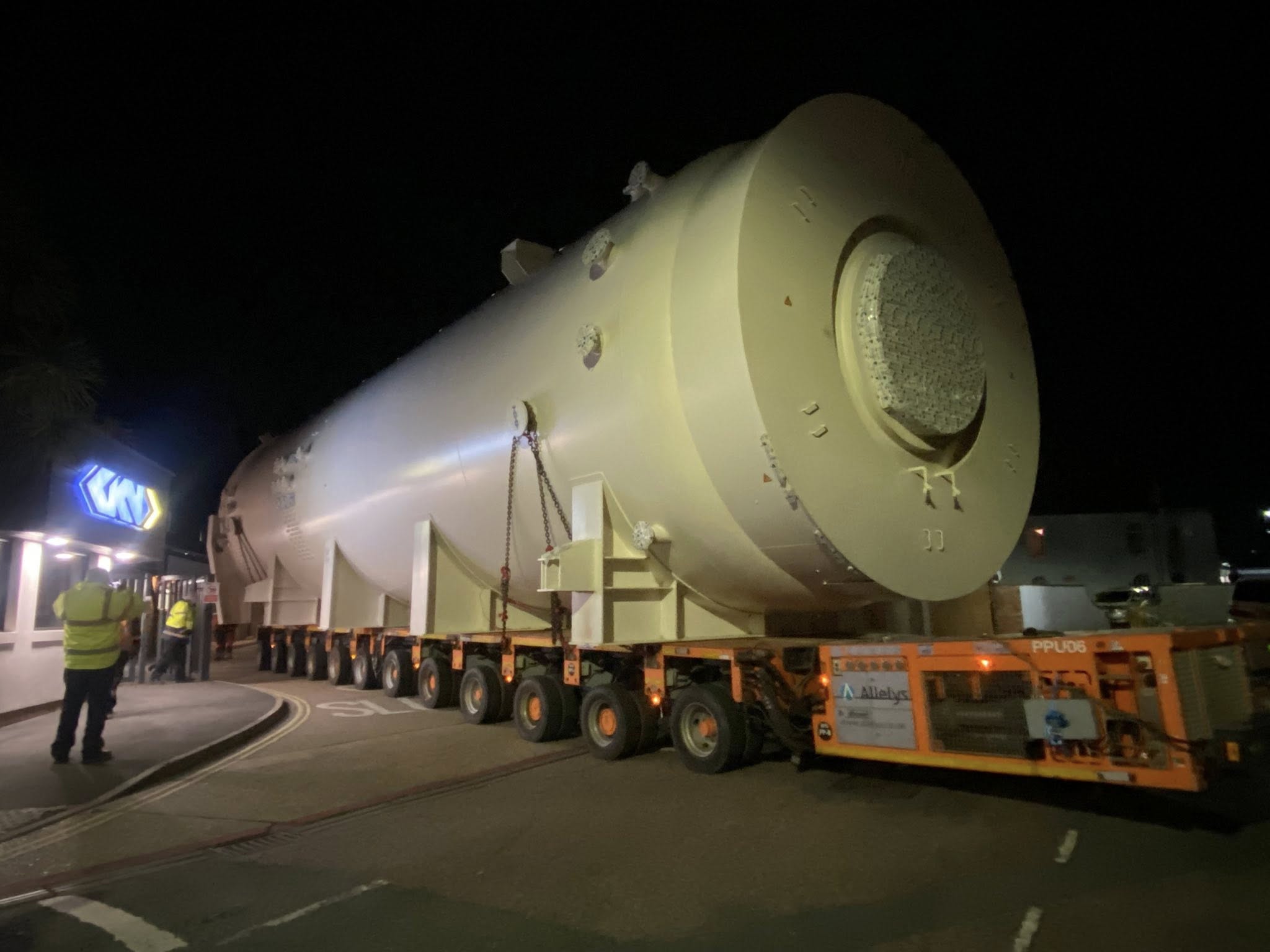 Road Plate Hire 240-tonne heavy lift with SPMTs and steel roadplates 