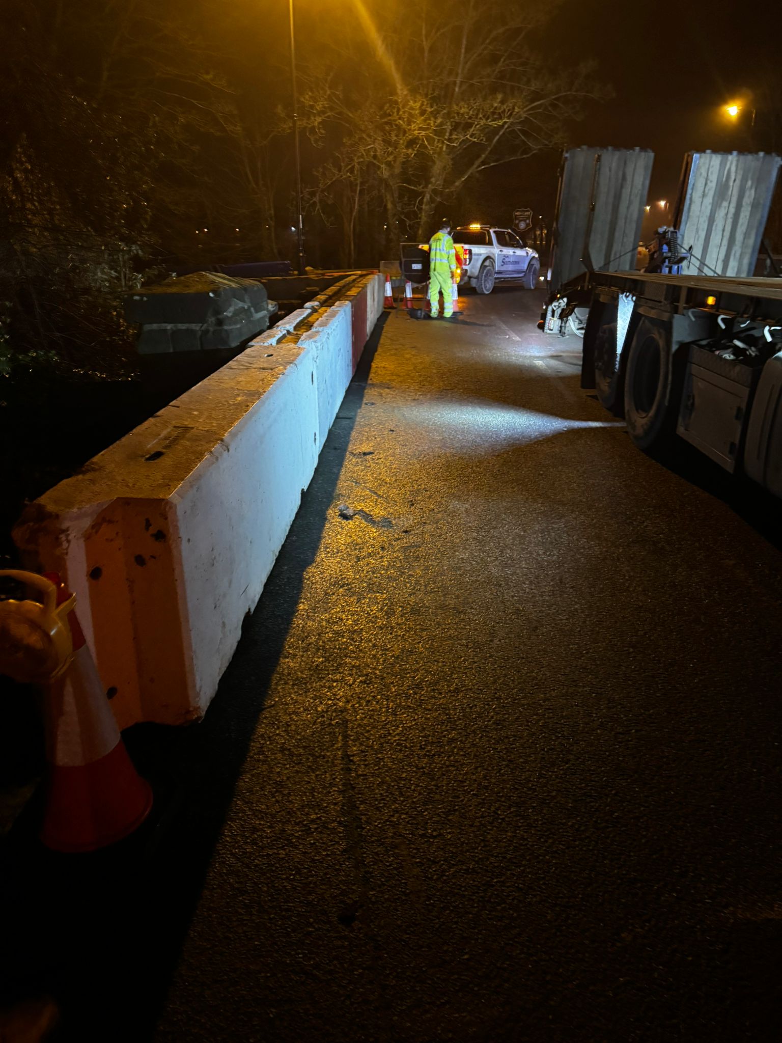 Emergency lane control on historic Sussex bridge