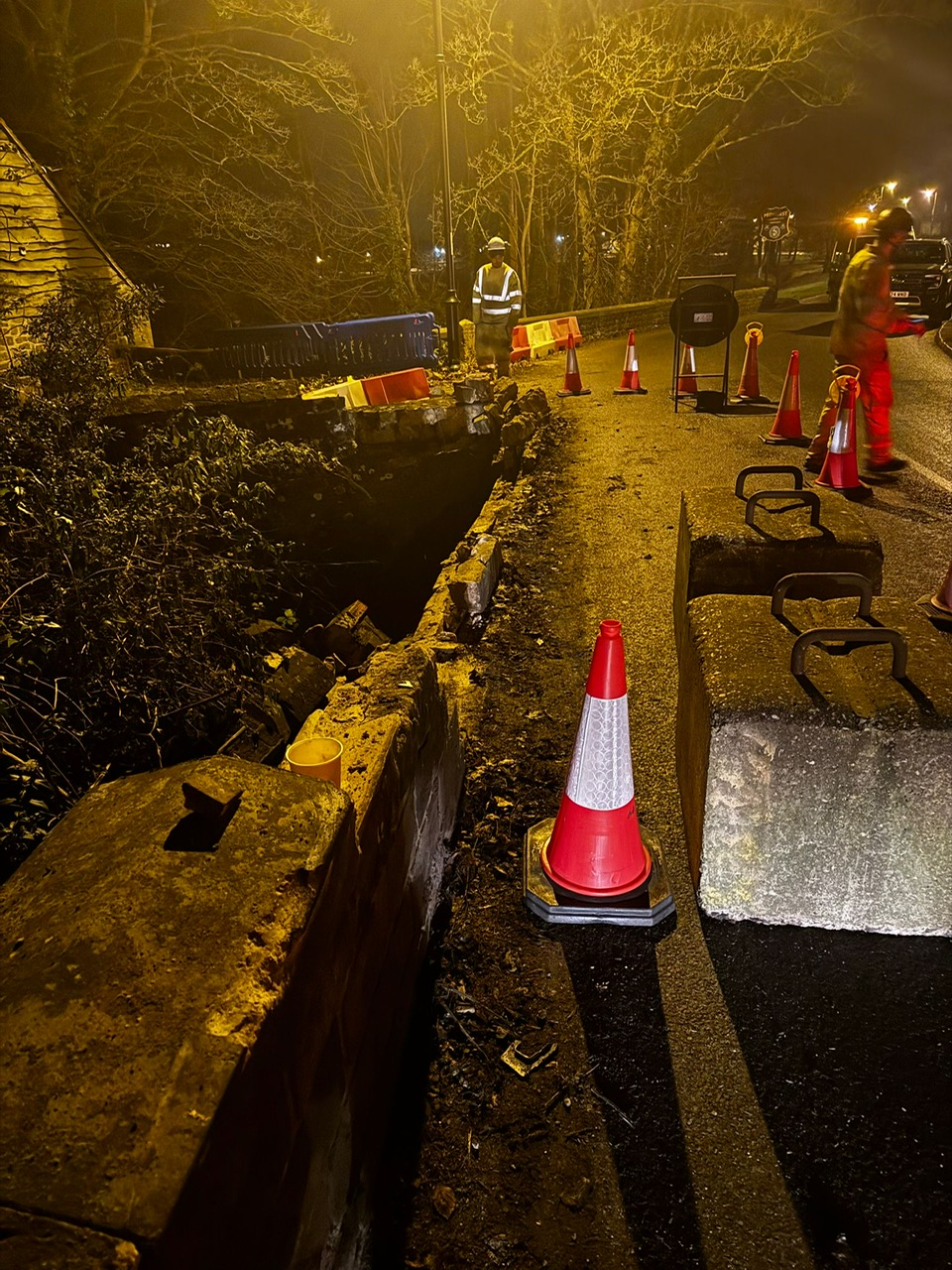 Emergency lane control on historic Sussex bridge