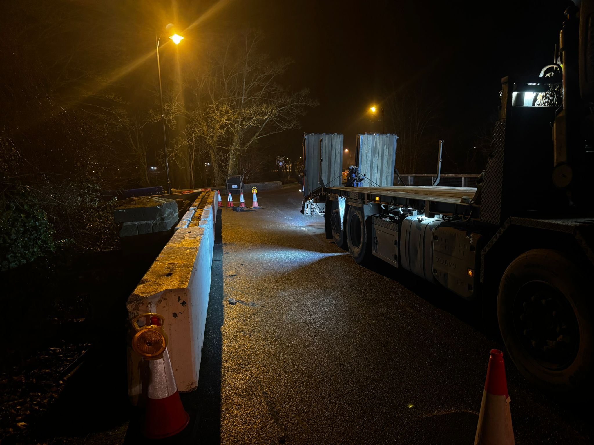 Emergency lane control on historic Sussex bridge