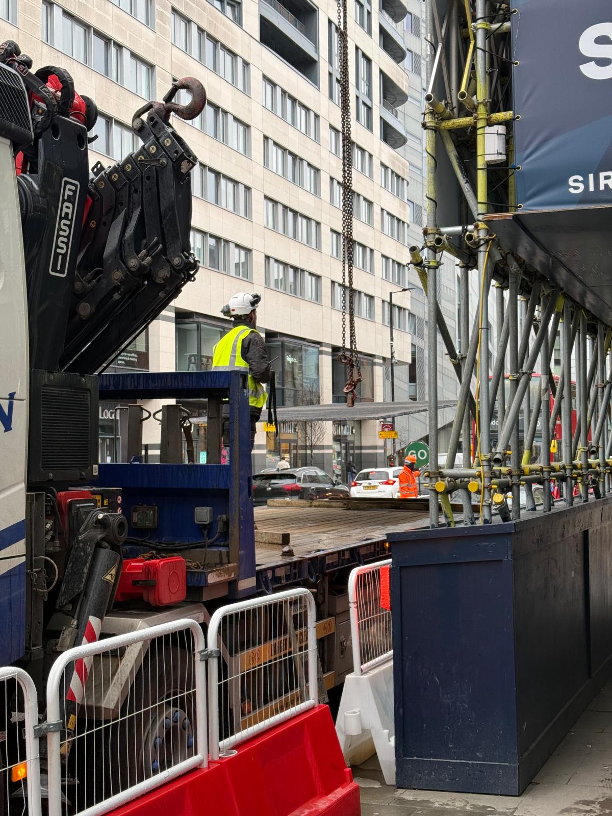 The Southdown team use a SALLY to lift a road plate over a busy London street